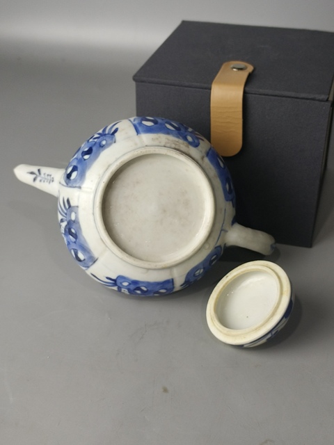 古玩陶瓷(精品蓋壺)清康熙·青花花卉紋·蓋壺拍賣,當(dāng)前價格2460元