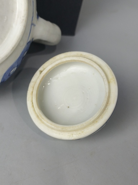古玩陶瓷(精品蓋壺)清康熙·青花花卉紋·蓋壺拍賣,當(dāng)前價格2460元