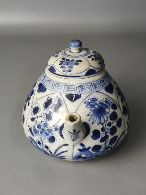 古玩陶瓷(精品蓋壺)清康熙·青花花卉紋·蓋壺拍賣,當(dāng)前價格2460元