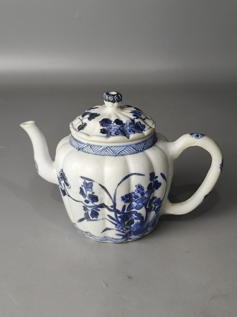 古玩陶瓷(精品茶壺)清康熙·青花花卉瓜棱紋·茶壺拍賣,當前價格2880元