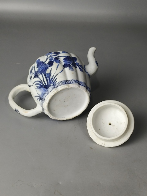 古玩陶瓷(精品茶壺)清康熙·青花花卉瓜棱紋·茶壺拍賣,當前價格2880元