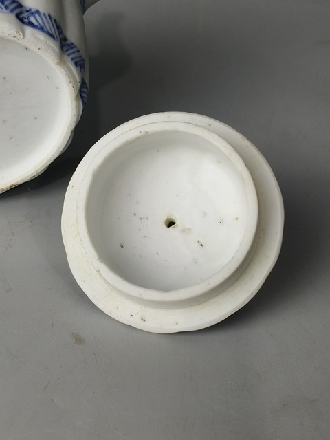 古玩陶瓷(精品茶壺)清康熙·青花花卉瓜棱紋·茶壺拍賣,當前價格2880元