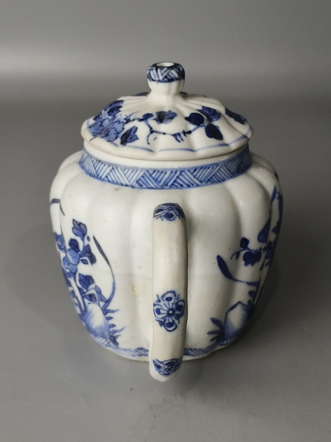 古玩陶瓷(精品茶壺)清康熙·青花花卉瓜棱紋·茶壺拍賣,當前價格2880元