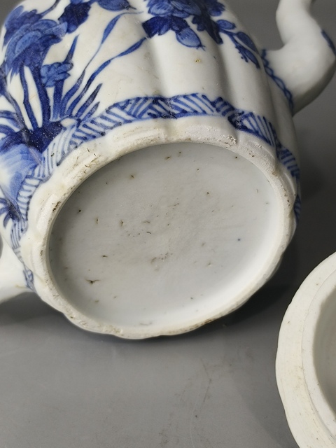 古玩陶瓷(精品茶壺)清康熙·青花花卉瓜棱紋·茶壺拍賣,當前價格2880元