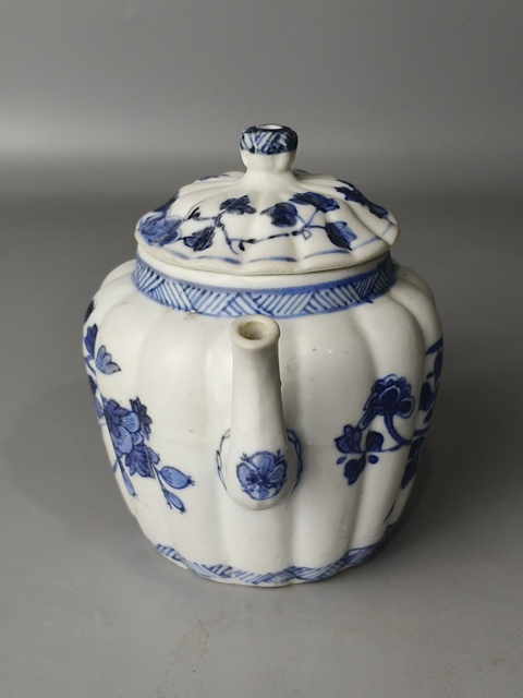 古玩陶瓷(精品茶壺)清康熙·青花花卉瓜棱紋·茶壺拍賣,當前價格2880元