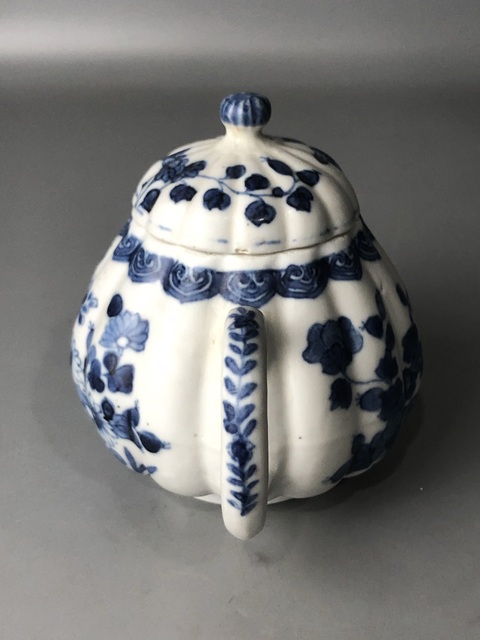 古玩陶瓷（精品茶壺）清·康熙·青花花卉瓜棱紋·茶壺拍賣，當前價格2890元