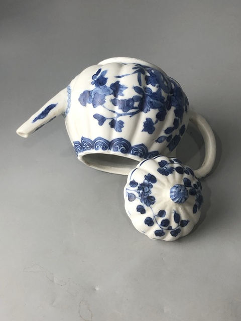 古玩陶瓷（精品茶壺）清·康熙·青花花卉瓜棱紋·茶壺拍賣，當前價格2890元