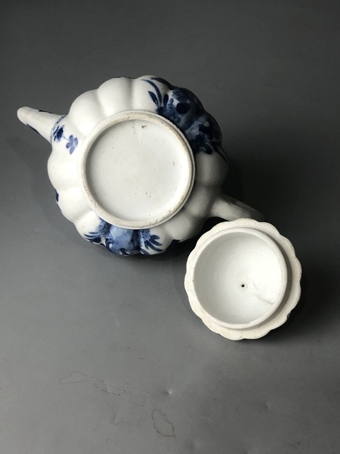 古玩陶瓷（精品茶壺）清·康熙·青花花卉瓜棱紋·茶壺拍賣，當前價格2890元