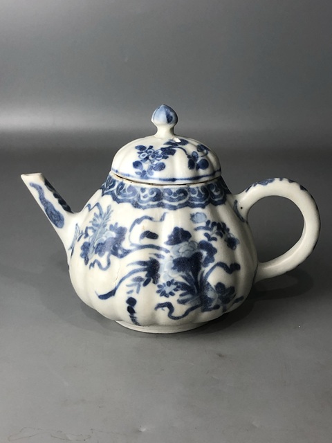古玩陶瓷(精品茶壺)清·康熙·青花花卉瓜棱紋·茶壺拍賣,當前價格2460元