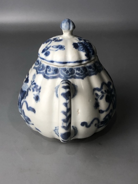 古玩陶瓷(精品茶壺)清·康熙·青花花卉瓜棱紋·茶壺拍賣,當前價格2460元