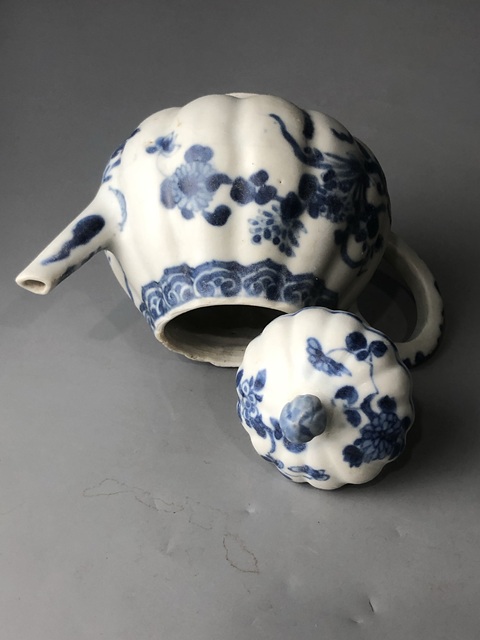 古玩陶瓷(精品茶壺)清·康熙·青花花卉瓜棱紋·茶壺拍賣,當前價格2460元