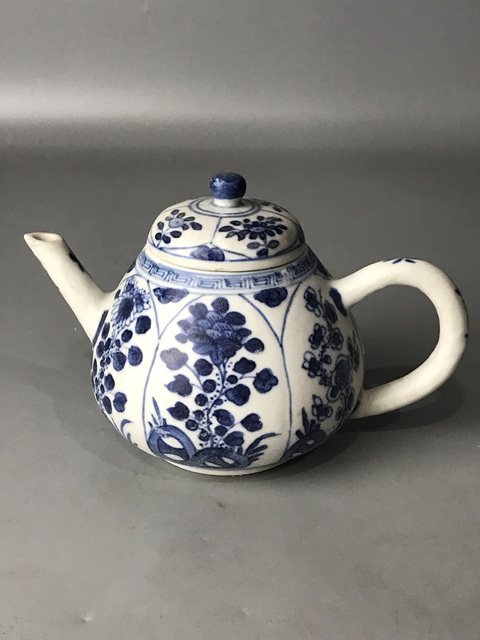 古玩陶瓷(精品蓋壺)清·康熙·青花開窗花卉紋·蓋壺拍賣,當前價格2460元