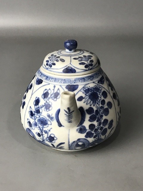 古玩陶瓷(精品蓋壺)清·康熙·青花開窗花卉紋·蓋壺拍賣,當前價格2460元