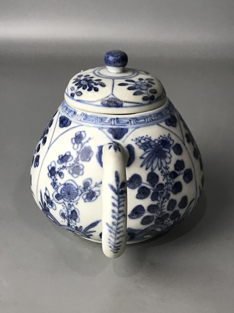 古玩陶瓷(精品蓋壺)清·康熙·青花開窗花卉紋·蓋壺拍賣,當前價格2460元