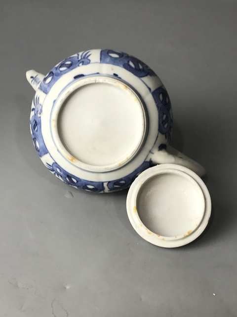 古玩陶瓷(精品蓋壺)清·康熙·青花開窗花卉紋·蓋壺拍賣,當前價格2460元