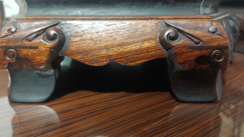 古玩雜項黃花梨鑲和田白玉塔式文房筆掛案上宮廷燈拍賣，當前價格1888888元