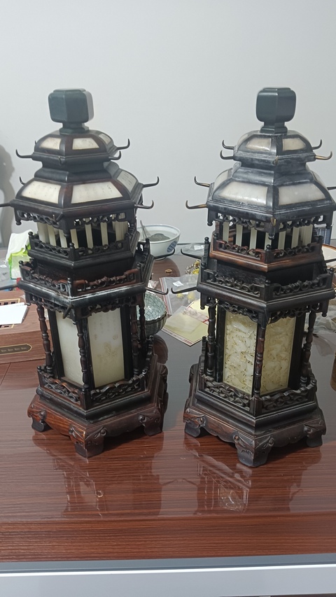 古玩雜項黃花梨鑲和田白玉塔式文房筆掛案上宮廷燈拍賣，當前價格1888888元