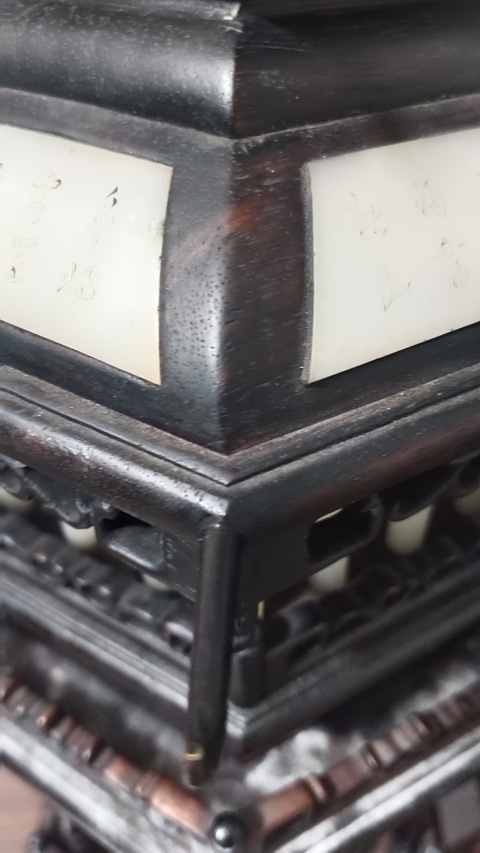 古玩雜項黃花梨鑲和田白玉塔式文房筆掛案上宮廷燈拍賣，當前價格1888888元