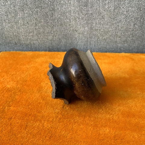 古玩陶瓷長(zhǎng)沙窯醬釉渣斗拍賣,當(dāng)前價(jià)格0元