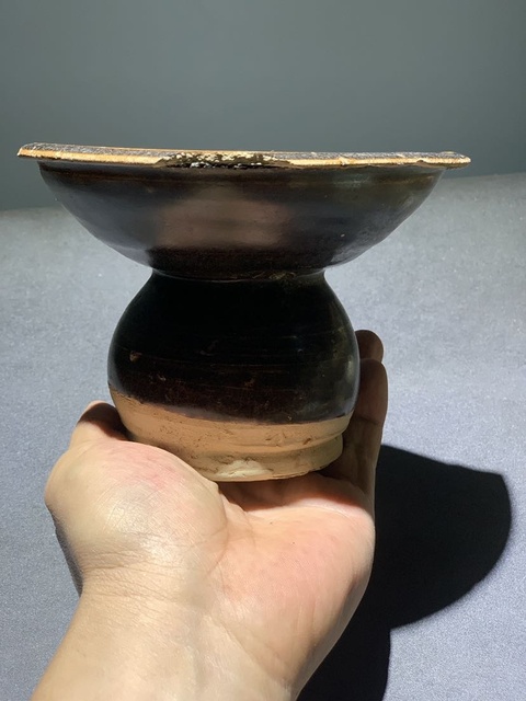 古玩陶瓷長(zhǎng)沙窯醬釉渣斗拍賣,當(dāng)前價(jià)格0元