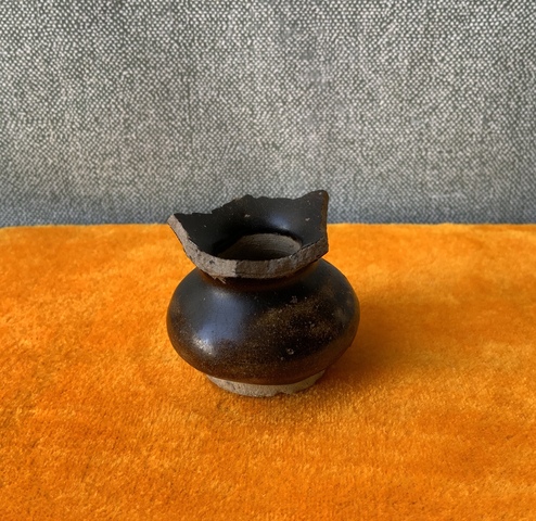 古玩陶瓷長(zhǎng)沙窯醬釉渣斗拍賣,當(dāng)前價(jià)格0元