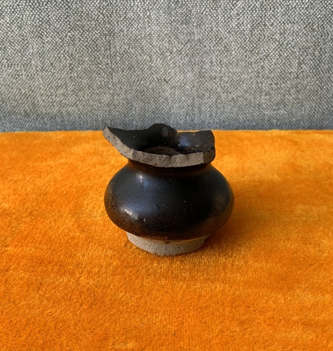 古玩陶瓷長(zhǎng)沙窯醬釉渣斗拍賣,當(dāng)前價(jià)格0元