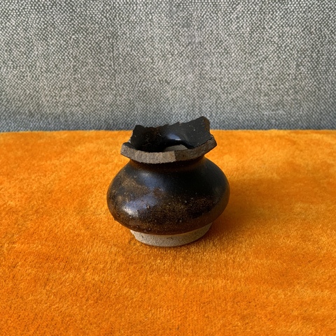 古玩陶瓷長(zhǎng)沙窯醬釉渣斗拍賣,當(dāng)前價(jià)格0元