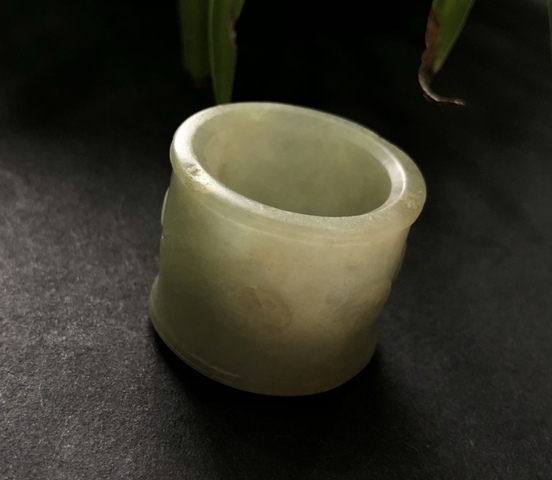 古玩玉器清代天然翡翠雕“團壽紋”扳指拍賣，當前價格8000元