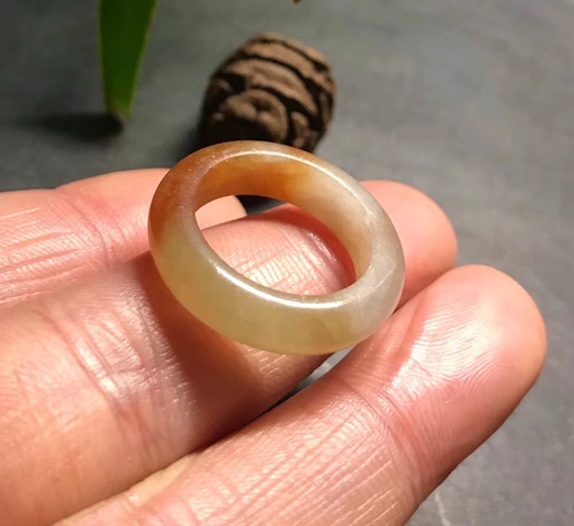 古玩玉器清代天然翡翠戒指拍賣，當前價格2400元