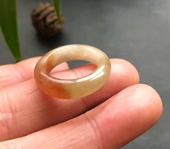 古玩玉器清代天然翡翠戒指拍賣，當前價格2400元