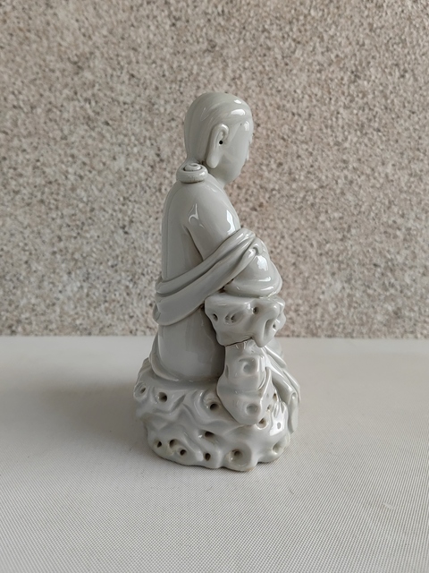 古玩陶瓷德化白瓷觀音造像拍賣(mài),當(dāng)前價(jià)格450元