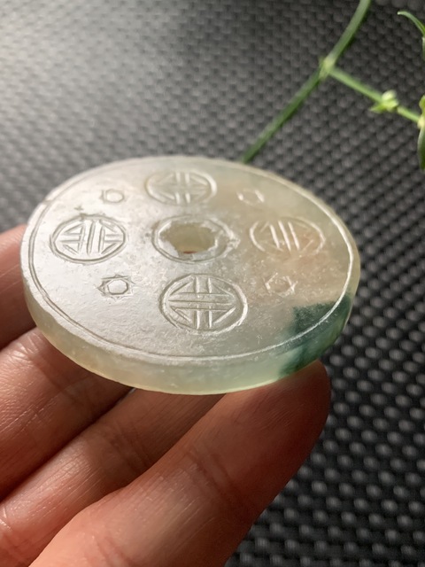 古玩玉器清代翡翠雕“團壽紋璧”拍賣，當前價格9900元