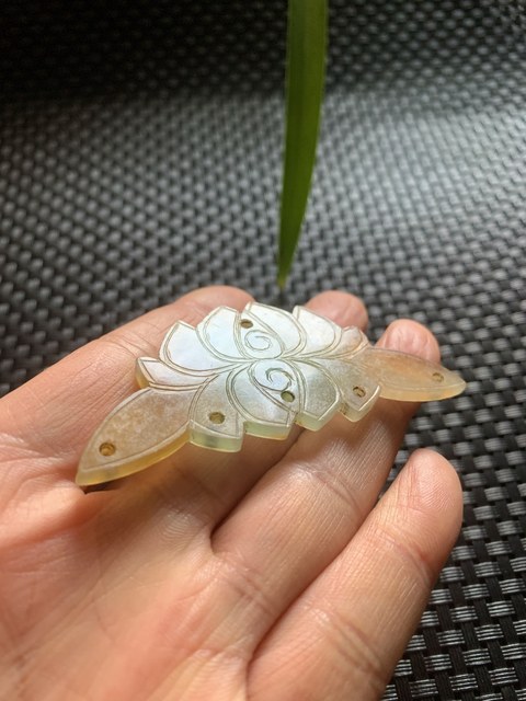 古玩玉器清代天然翡翠三彩“花卉佩”拍賣,當前價格18000元