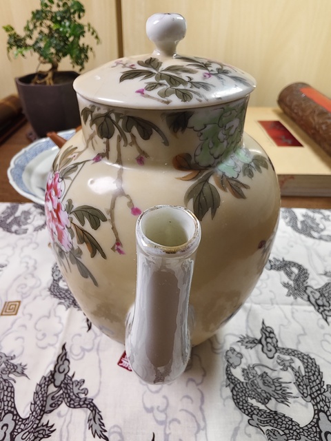 古玩陶瓷米黃釉粉彩花鳥紋茶壺拍賣,當前價格2580元