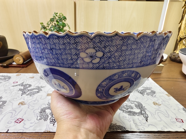 古玩陶瓷明 青花錦地人物紋花口碗拍賣,當(dāng)前價(jià)格2980元
