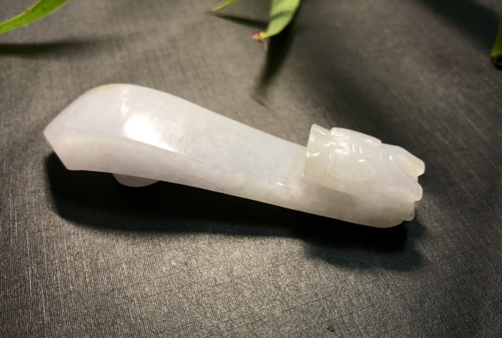 古玩玉器清代天然翡翠雕“龍首帶鉤”拍賣，當(dāng)前價格6500元