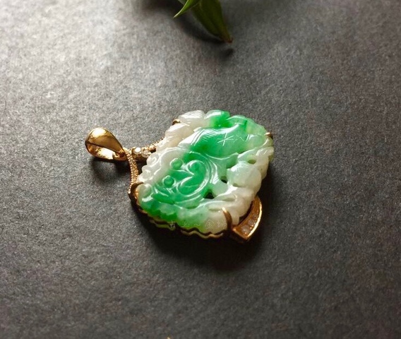 古玩玉器清代天然翡翠“獅子”掛件拍賣,當前價格33000元
