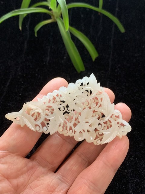 古玩玉器收藏級明代和田玉雕“凌霄花”佩拍賣,當前價格65000元
