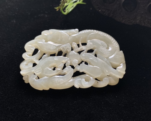 古玩玉器明代和田玉雕“雙龍戲珠”佩拍賣(mài)，當(dāng)前價(jià)格18000元