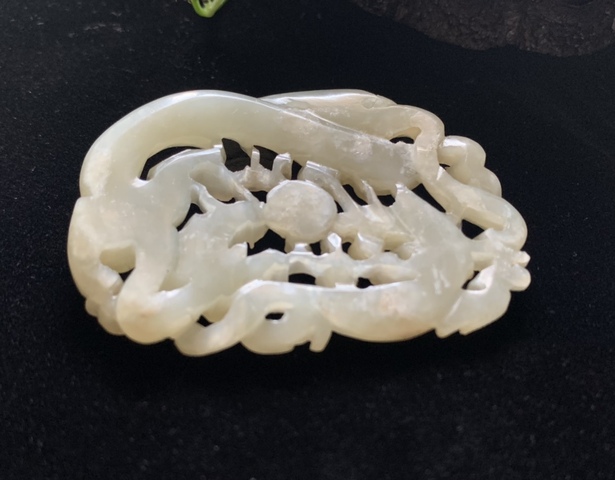 古玩玉器明代和田玉雕“雙龍戲珠”佩拍賣(mài)，當(dāng)前價(jià)格18000元