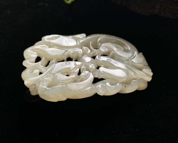 古玩玉器明代和田玉雕“雙龍戲珠”佩拍賣(mài)，當(dāng)前價(jià)格18000元