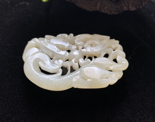 古玩玉器明代和田玉雕“雙龍戲珠”佩拍賣(mài)，當(dāng)前價(jià)格18000元