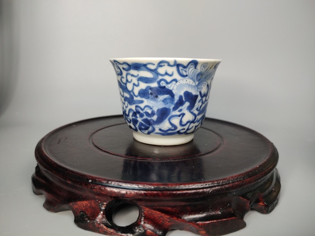 古玩陶瓷清中期青花獅子滾繡球杯拍賣,當前價格0元