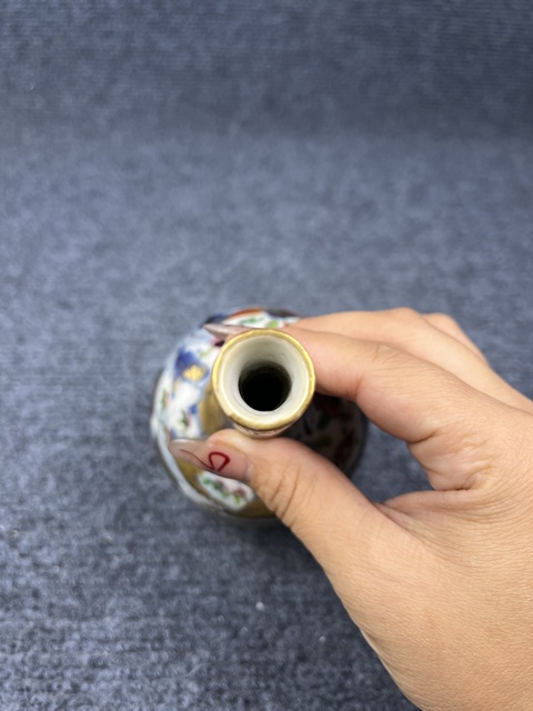 古玩陶瓷青花加彩獅子穿花紋天球瓶拍賣，當前價格2588元