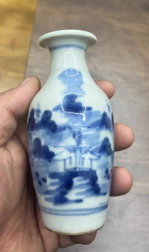 古玩陶瓷清中期,青花山水紋賞瓶,柳葉瓶拍賣,當前價格1600元
