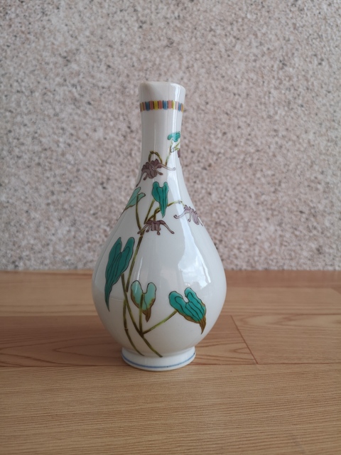 古玩陶瓷花卉紋瓶拍賣,當(dāng)前價格299元