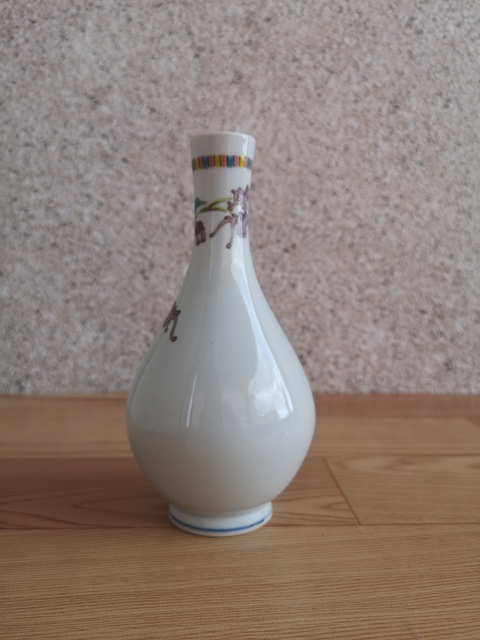 古玩陶瓷花卉紋瓶拍賣,當(dāng)前價格299元