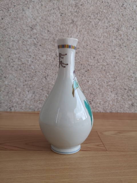 古玩陶瓷花卉紋瓶拍賣,當(dāng)前價格299元