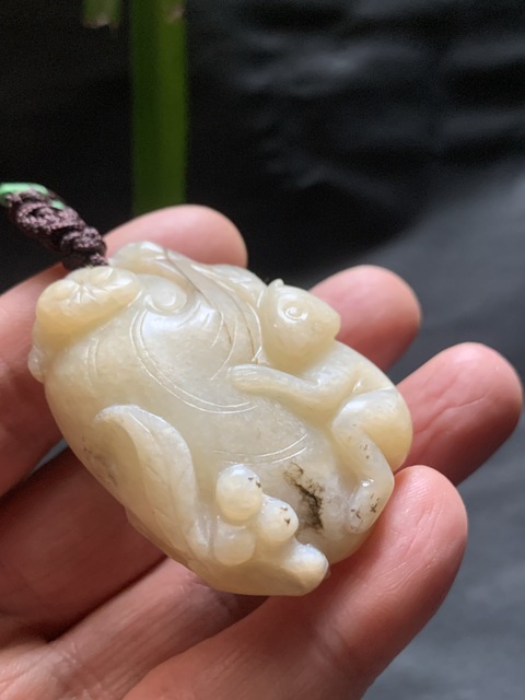 古玩玉器明清和田玉雕“靈猴獻壽”把件拍賣，當前價格18000元