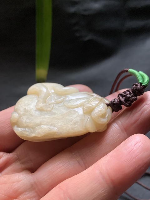古玩玉器明清和田玉雕“靈猴獻壽”把件拍賣，當前價格18000元